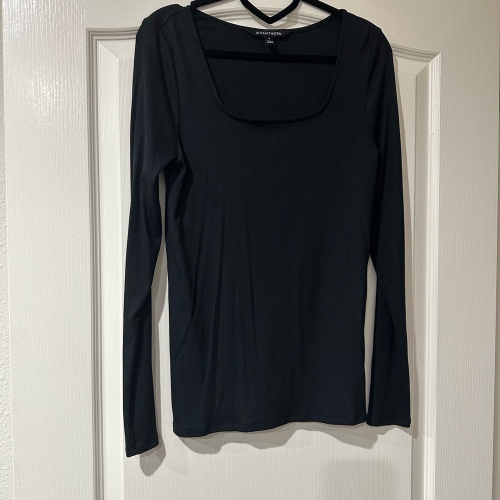 41 Hawthorn scoop neck ribbed top-not worn.  Size M